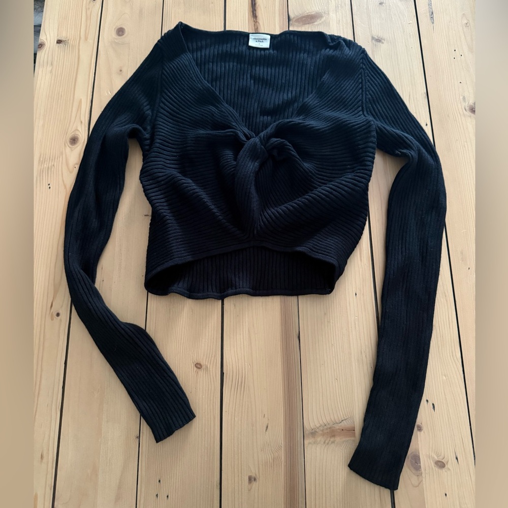 Abercrombie Ribbed twist front crop sweater size S